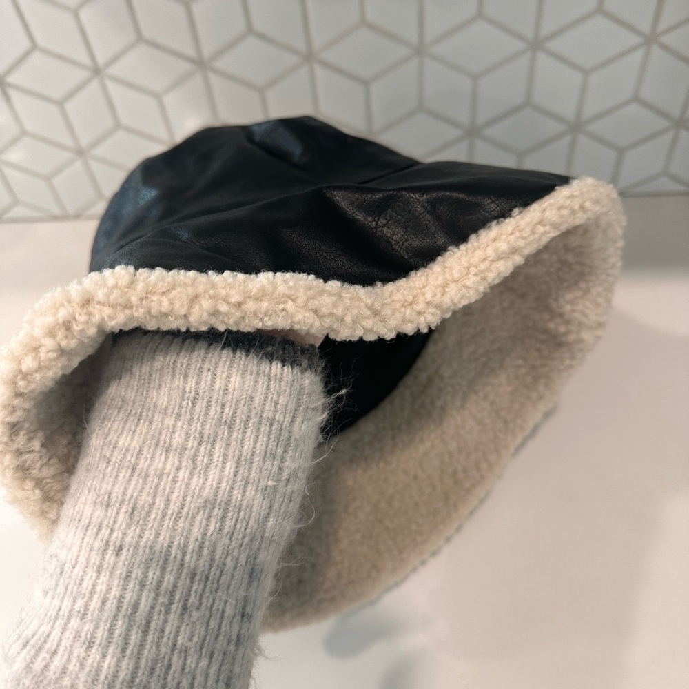 NWT Shiraleah Black Faux Leather Bucket Hat with Sherpa Lining